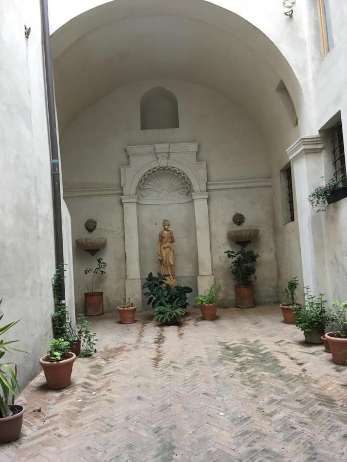 Domus Next Campo De'Fiori With Thermal Shower 로마 외부 사진