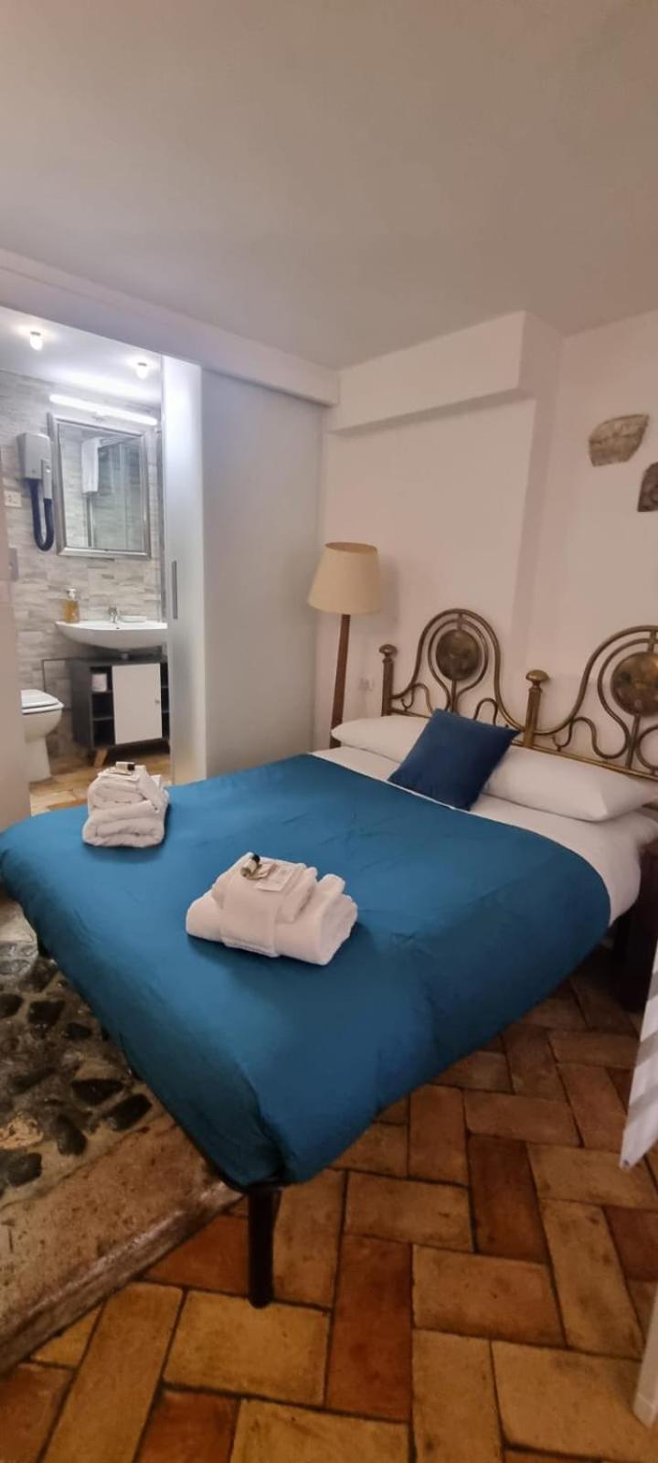 Domus Next Campo De'Fiori With Thermal Shower 로마 외부 사진