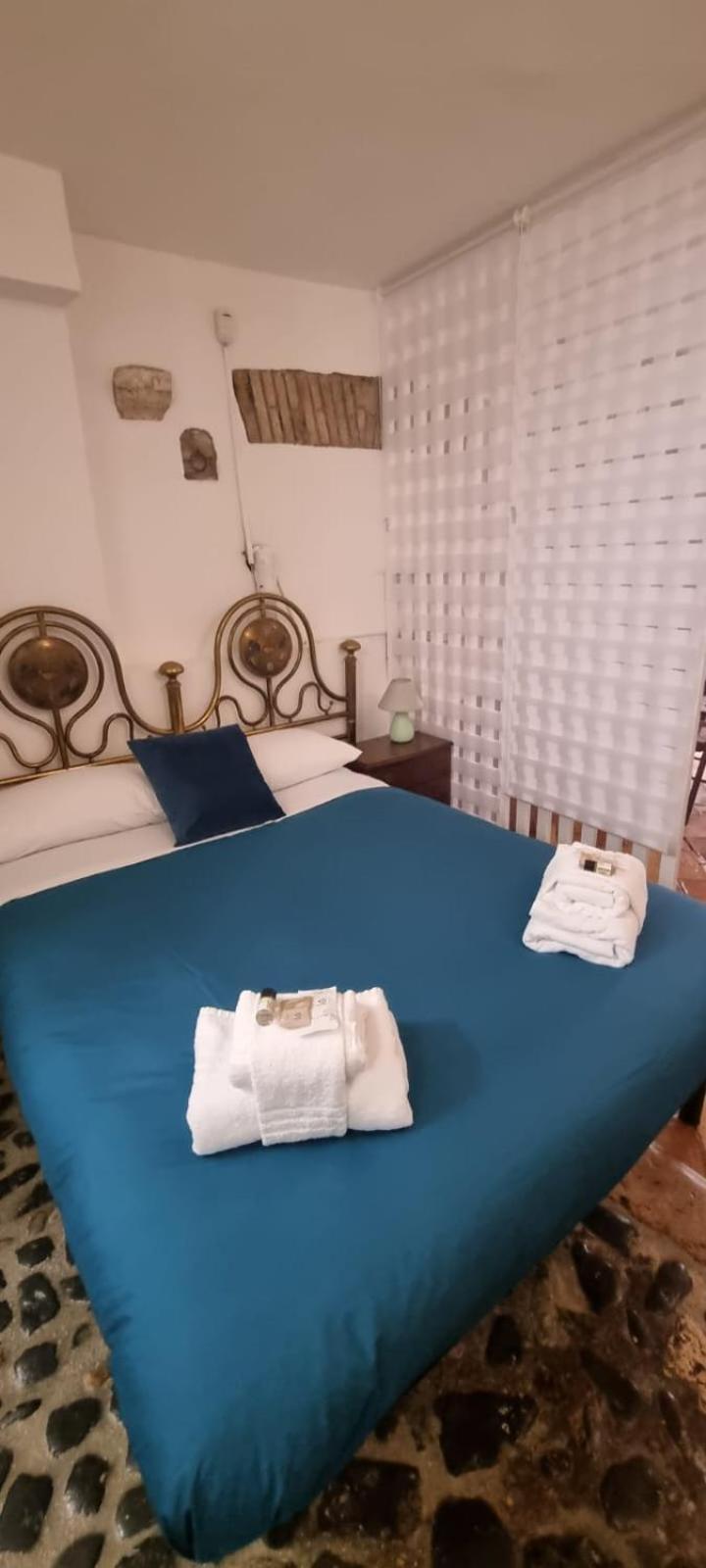Domus Next Campo De'Fiori With Thermal Shower 로마 외부 사진